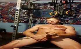 Muscled readhead jerking off on a webcam